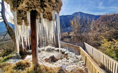 Une merveille hivernale à découvrir : la cascade pétrifiante de Remollon (Vidéo)